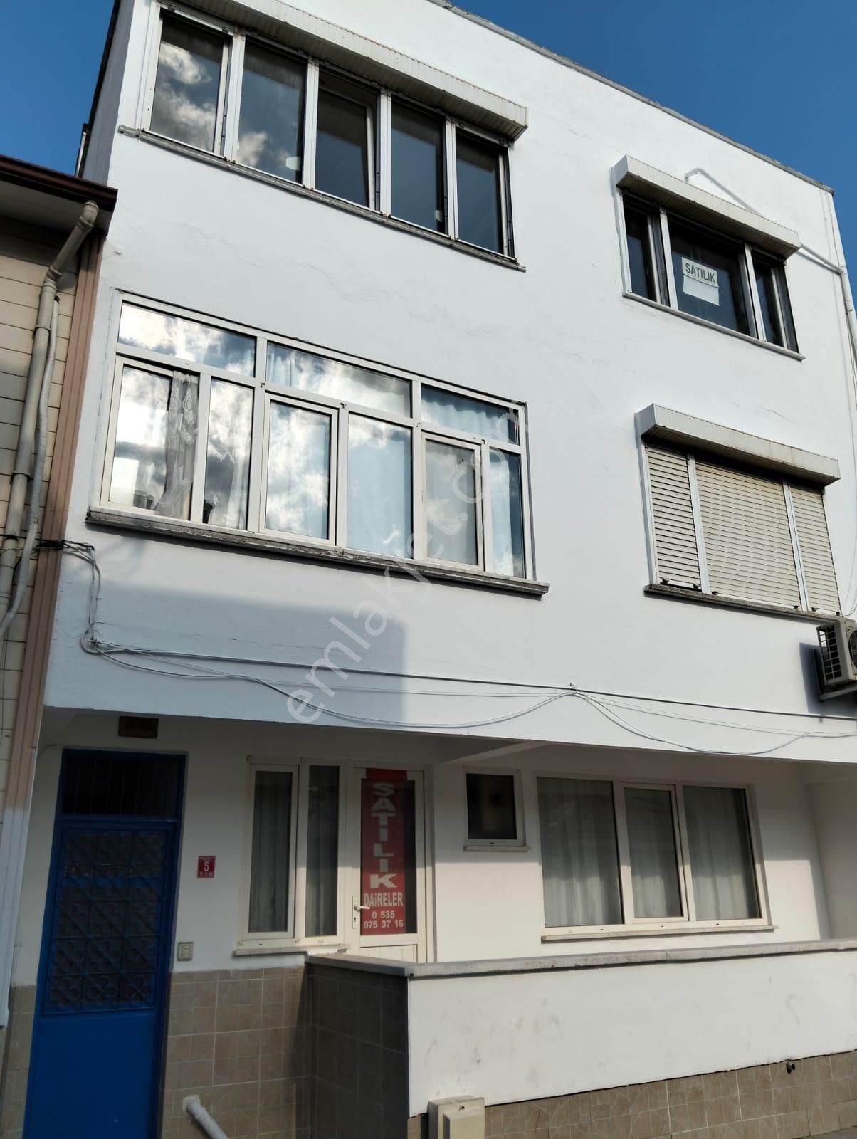 Balıkesir Edremit Kadıköyde 3 Katlı Bina Komple Satılık