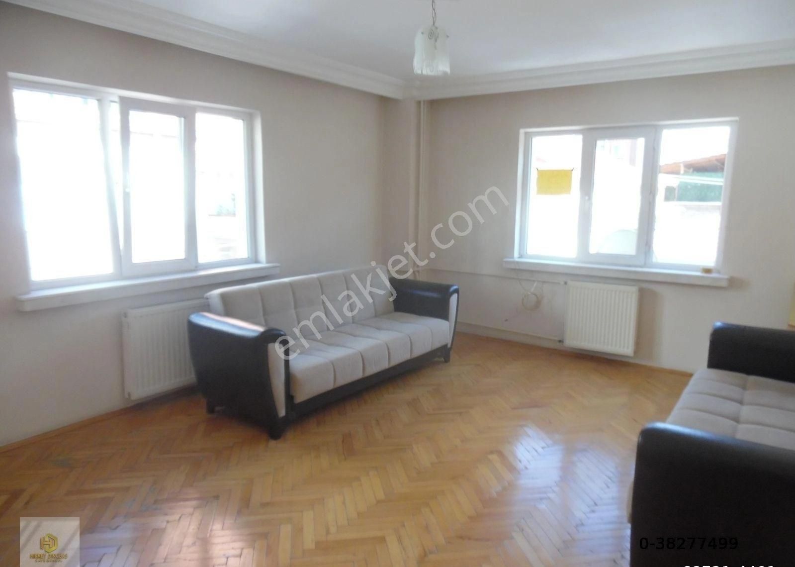 Cumhuriye Mahallesinde Sakarya 1 Caddesine Yakın Kiralık 2+1 Daire