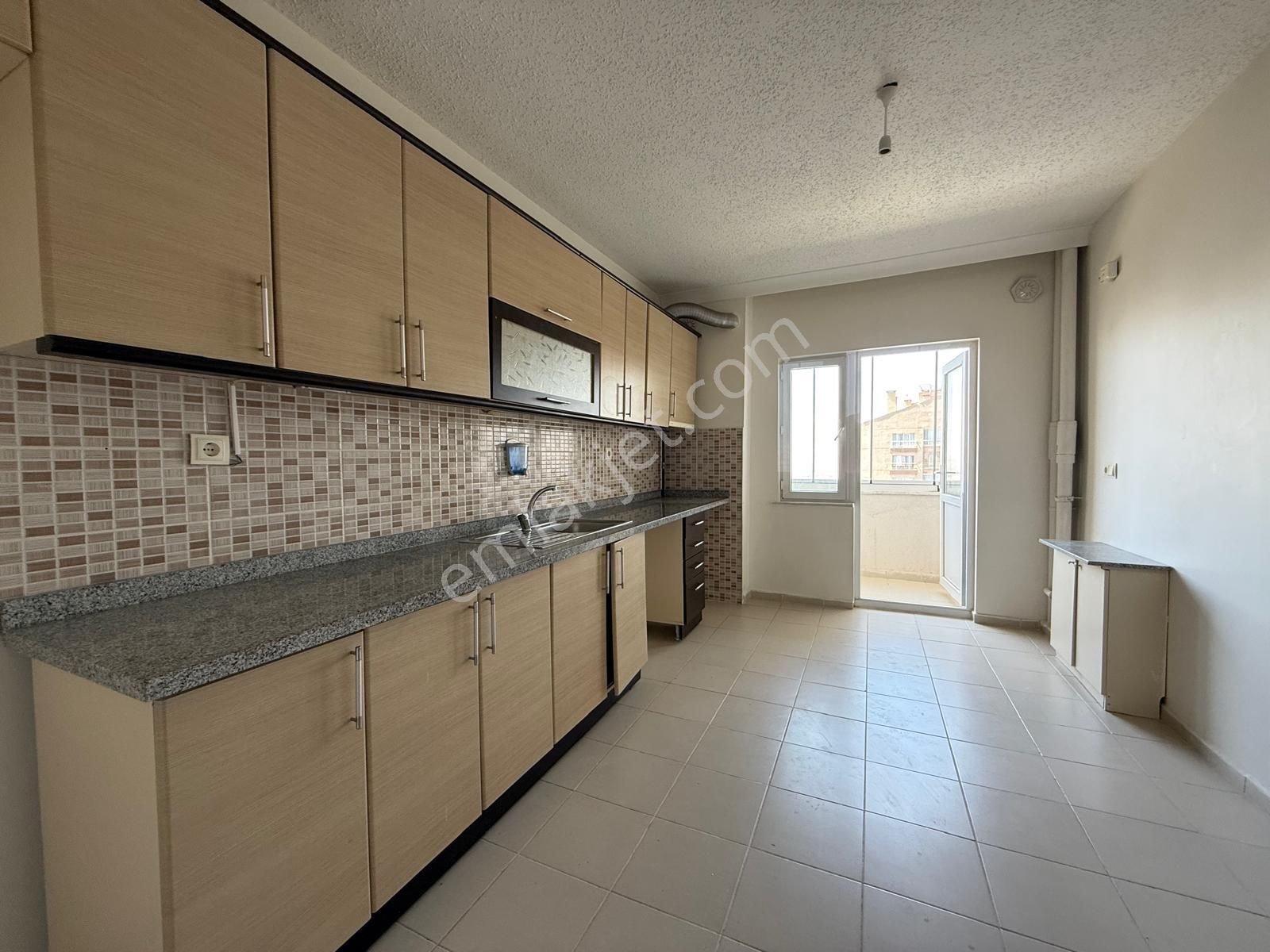 Turyap Yapracık 'tan 8.bölgede Okul-avm-ulaşım Yanı Kiralık 4+1