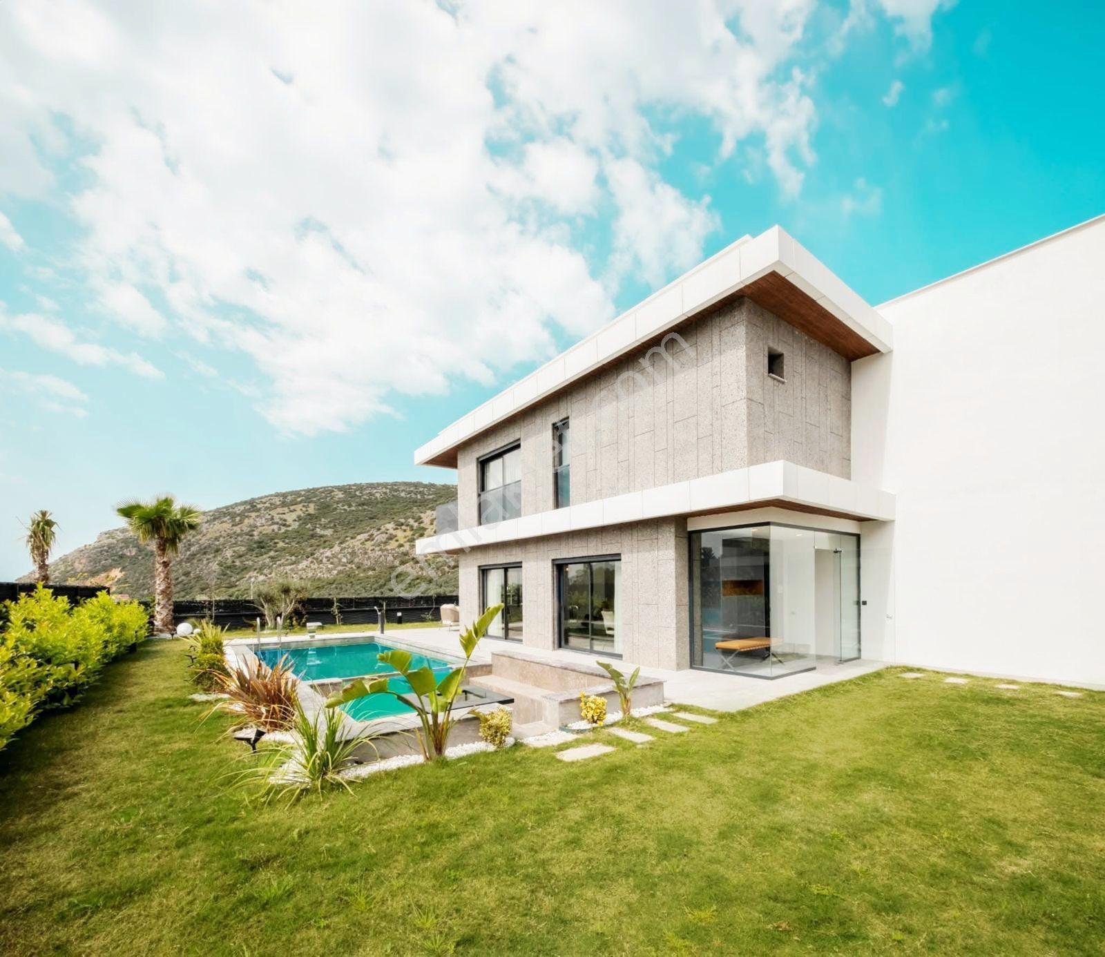 Kuşadası Karaova Mevkiinde Muhteşem Deniz Manzaralı 4+1 180m2 Özel Havuzlu Tek Müstakil Lux Villa