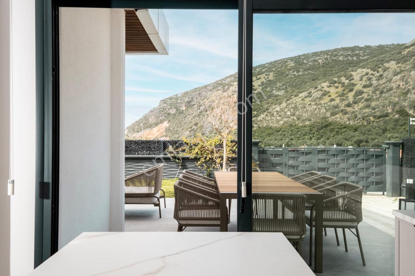 Kuşadası Karaova Mevkiinde Muhteşem Deniz Manzaralı 4+1 180m2 Özel Havuzlu Tek Müstakil Lux Villa - Görsel 16