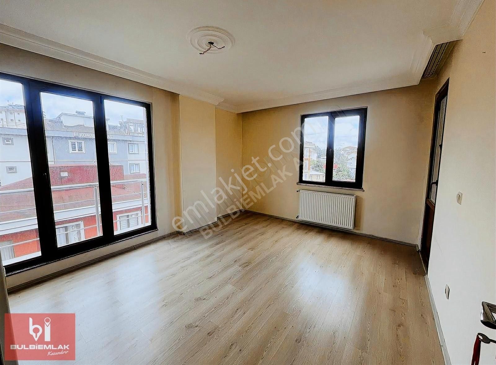 Ümraniye İnkılap Mah'sinde Ara Kat Kullanışlı 2+1 Daire