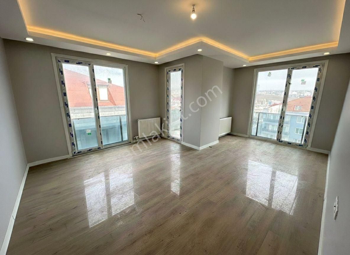 Beylikdüzü Yakuplu Mahalllesinde 3+2 Dublex Geniş Daire - Görsel 2