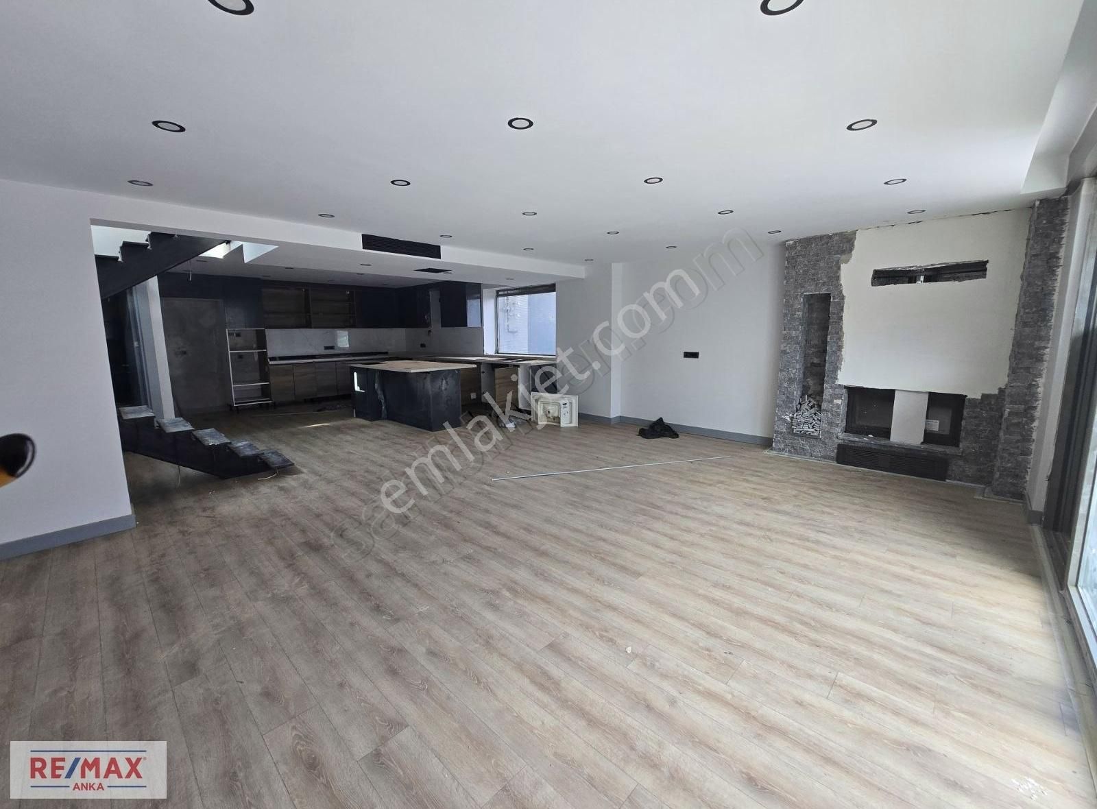 Remax Anka'dan Şile Ahmetlide Site İçine Müstakil Sıfır 5+1villa