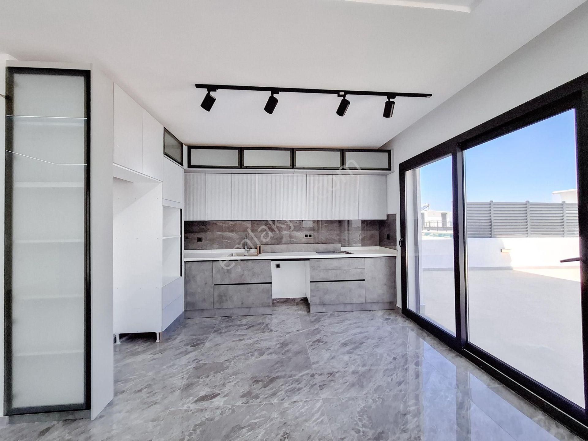 Didim Akbük Mahallesinde Full Deniz Manzaralı,müstakil Havuzlu Ve Otoparklı 4+1 Satılık Villa - Görsel 19
