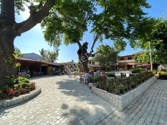 Joker: Marmaris Bayır Köy Merkezinde Yapılara Komşu Güzel Konumda Tarla