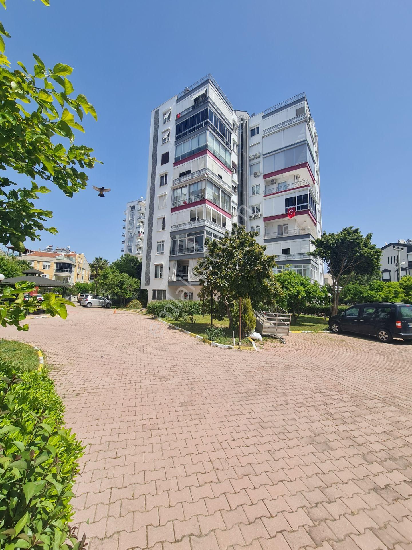 Güzeloba Satılık 3+1 145 M2 Site İçerisinde Daire