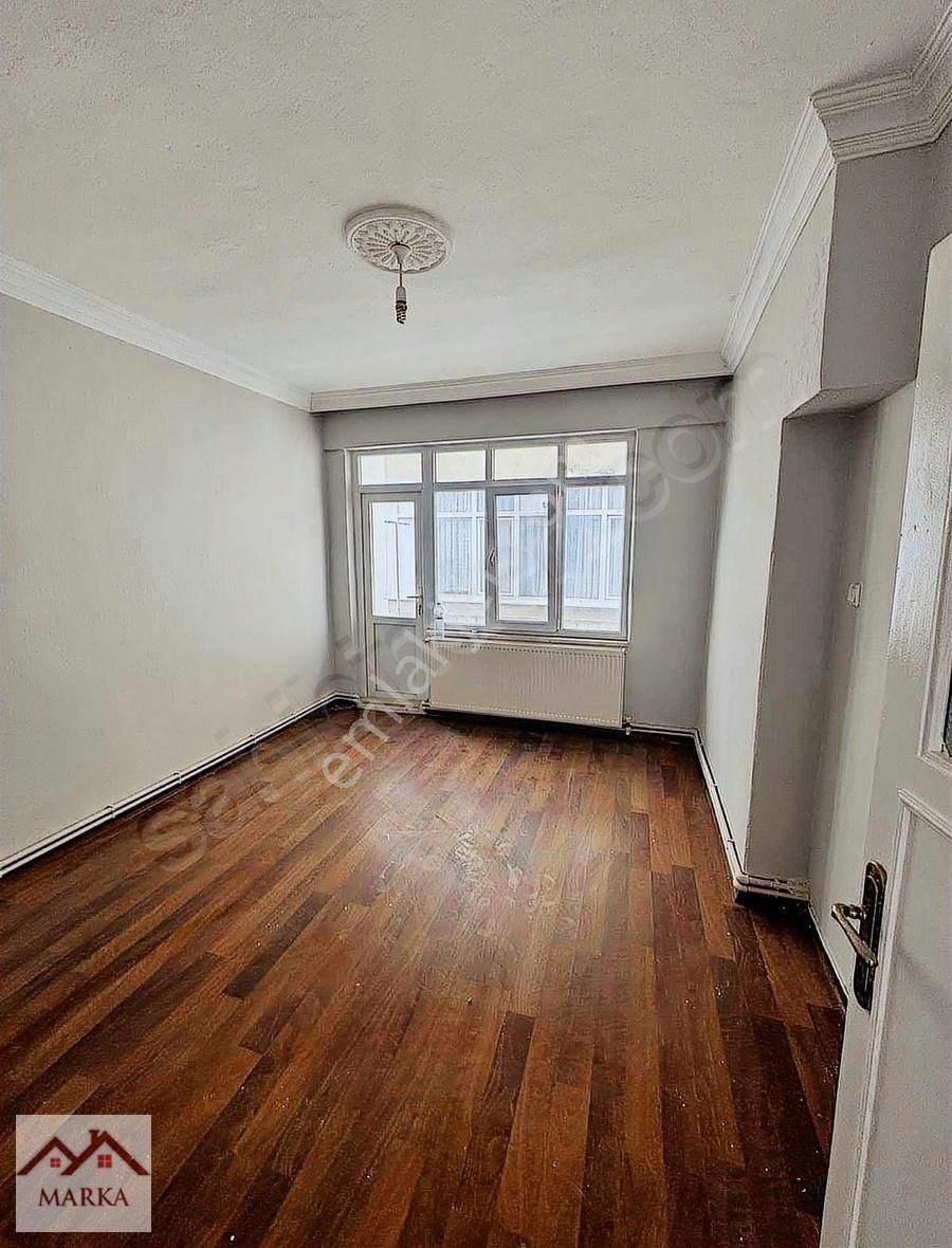 Markadan Çarşıda 3+1 Kiralık Daire