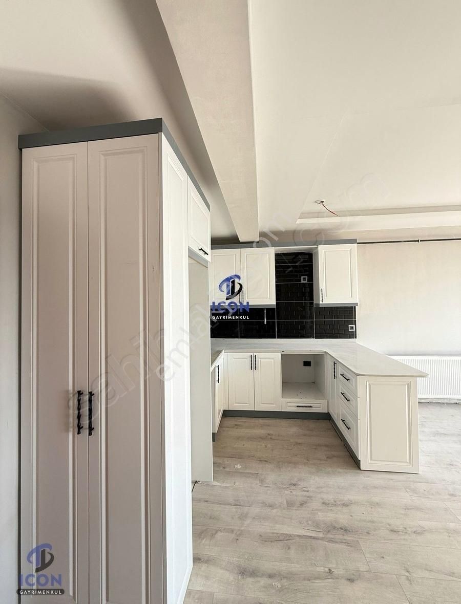 Icon'dan Akdeniz Mah'de Geniş Oturumlu Balkonlu 1+1 - Görsel 3