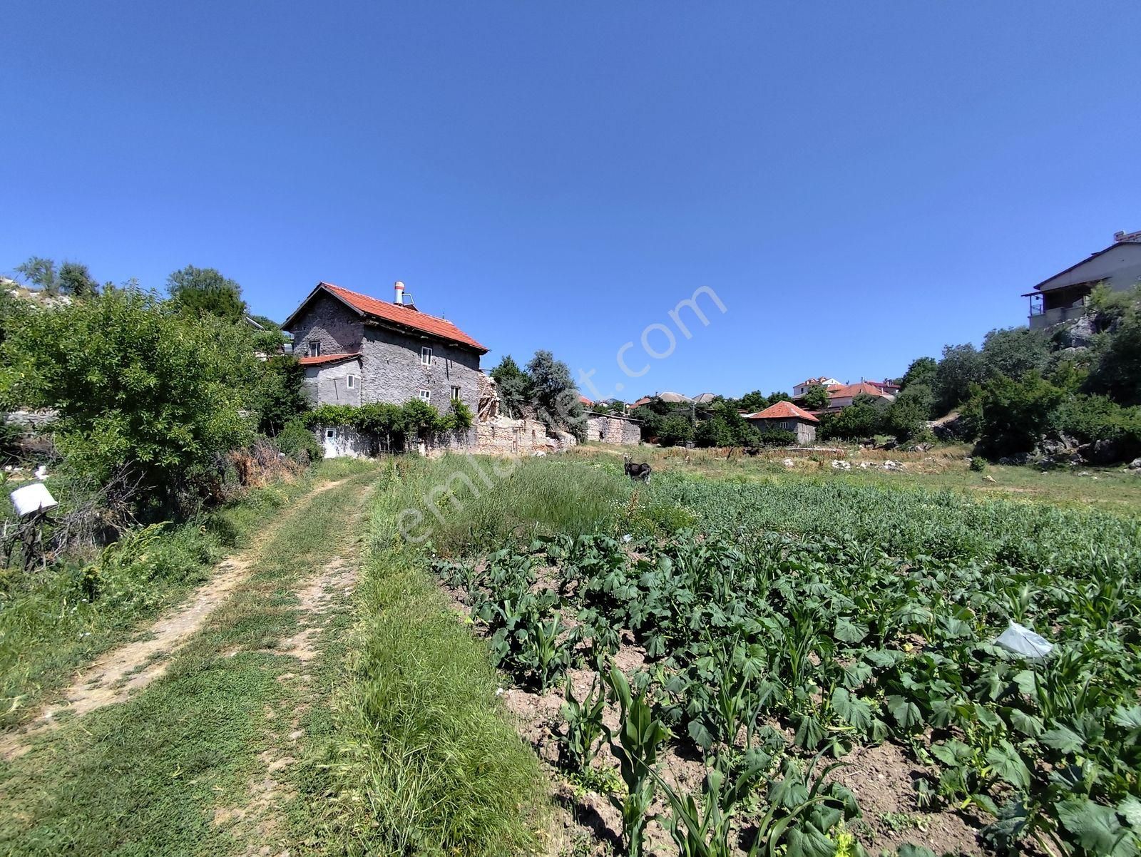 Yerleşimin İçinde Ufak Bahçe Elektrik Su Var Mete Mermerden - Görsel 3