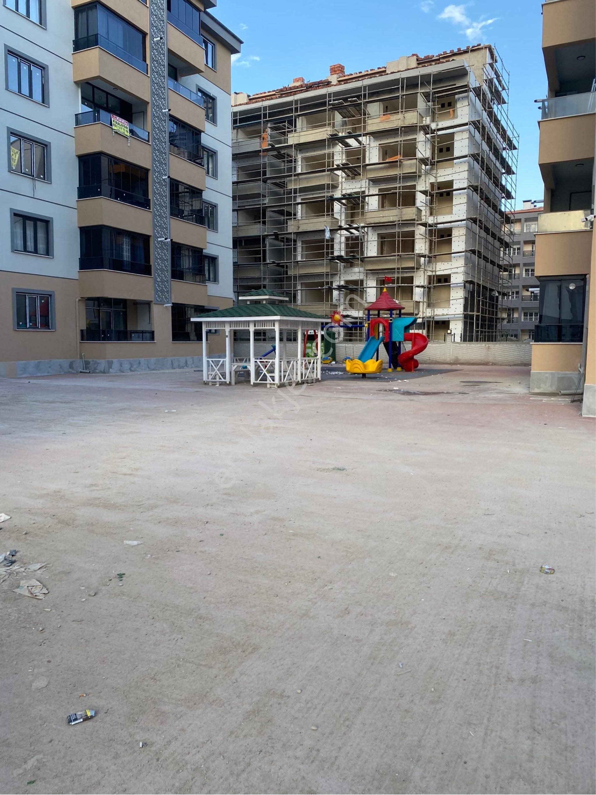 Karatay Akebe Mh