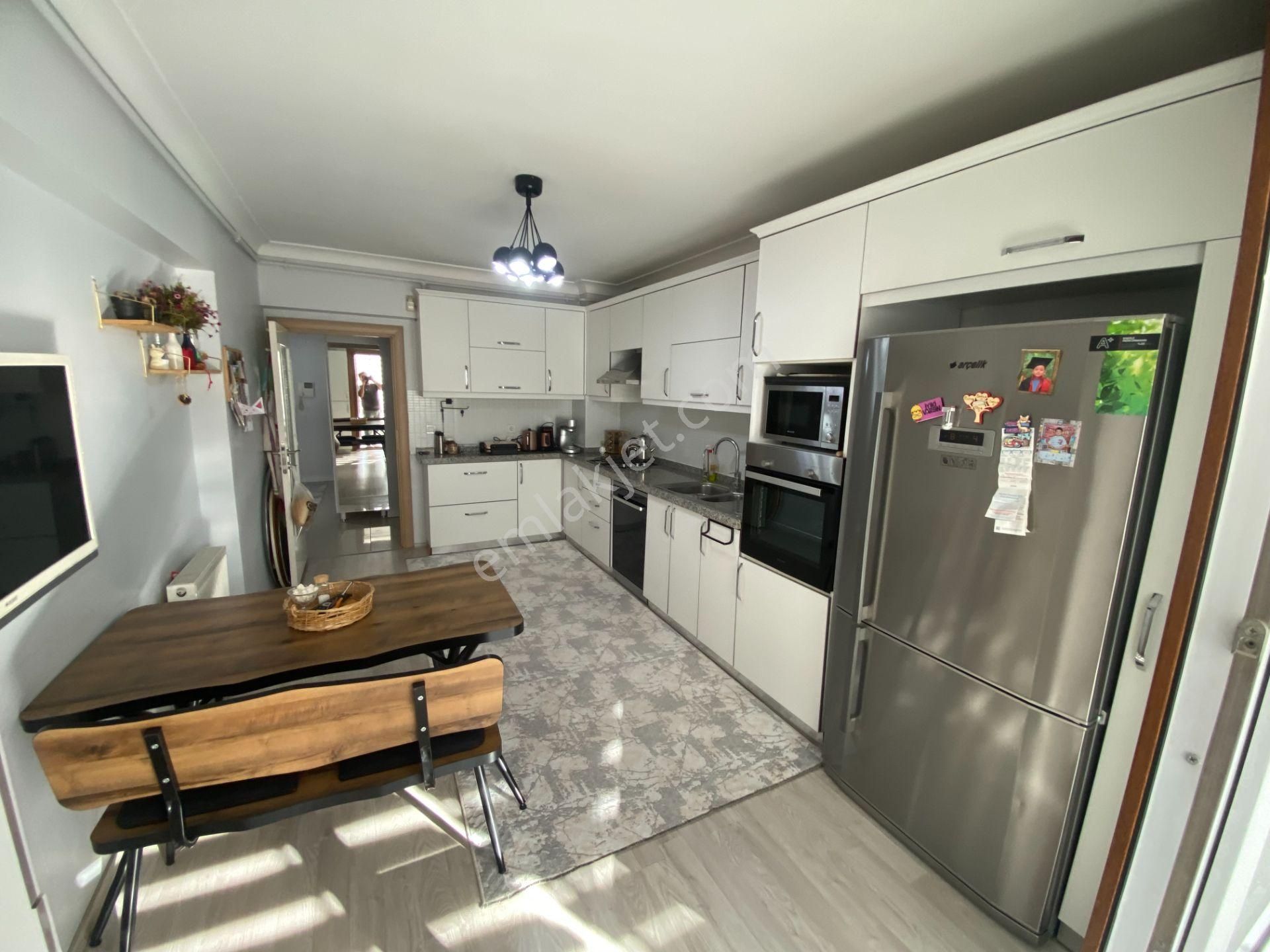 Ahimesut Mah. 2 Bloklu Sitede 7.arakat 178 M2 Full Yapılı Satılık Daire
