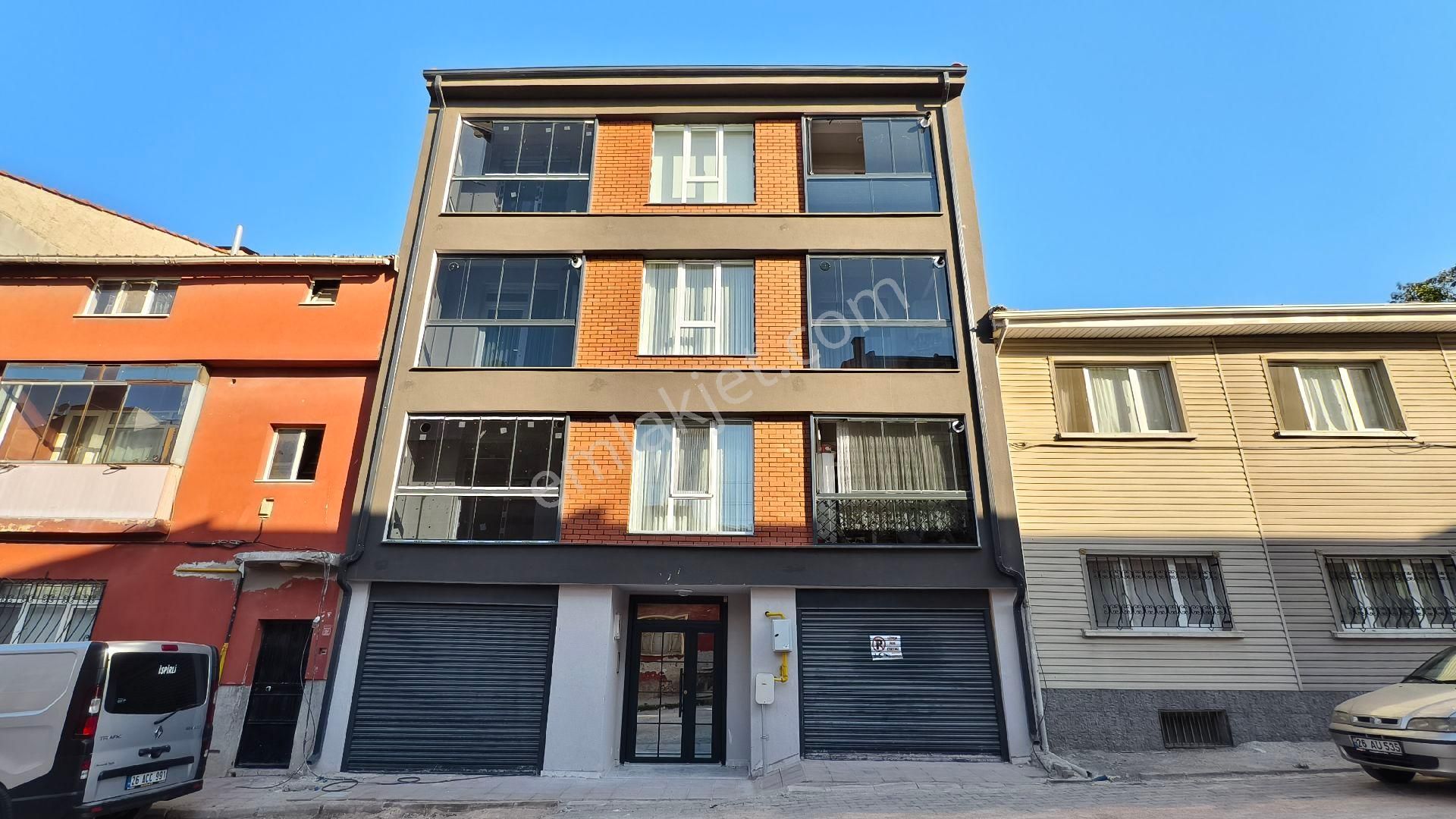 Pera'dan Ertaş Caddesi Yakını, Asansörlü Sıfır Satılık 1+1 Daire