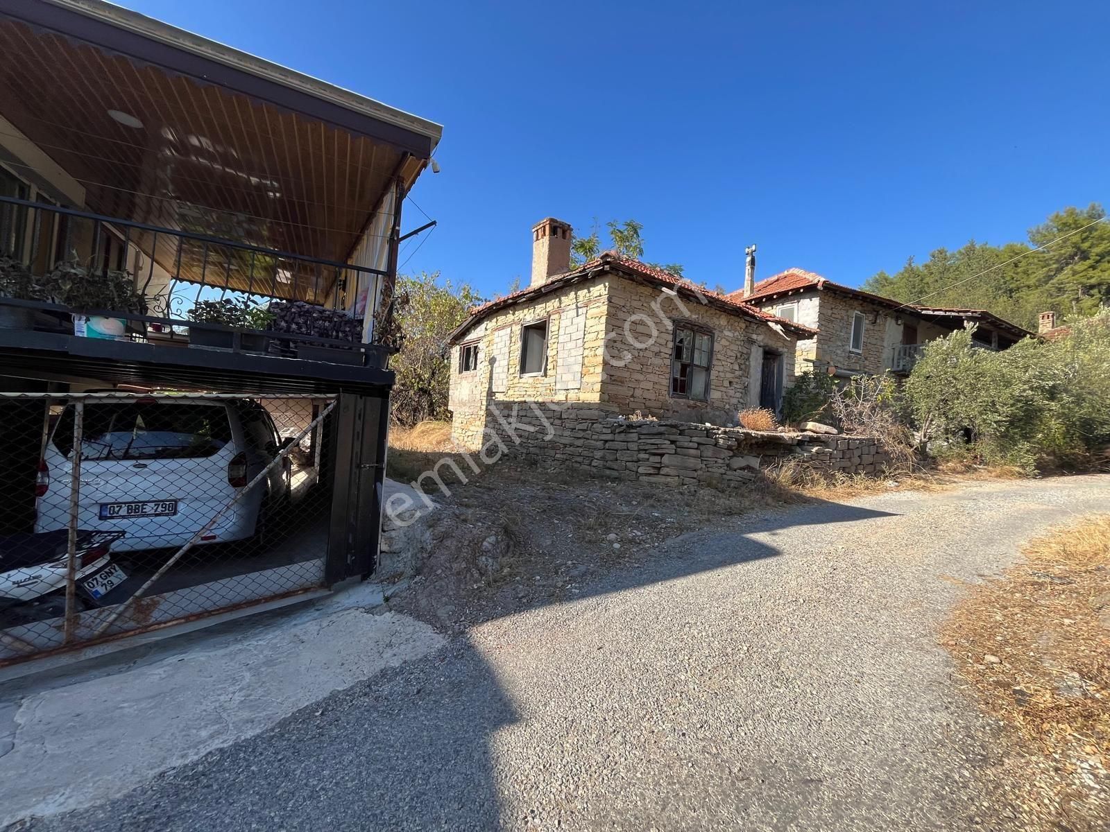 Bereket Mah Denize Araç İle 5 Dk Mesafede Satılık Taş Ev - Görsel 2