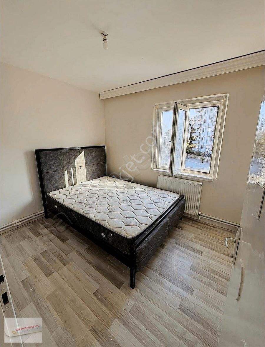 Üniversite Emlaktan Satılık Ekrem Çetin Bloklarında Bakımlı 2+1