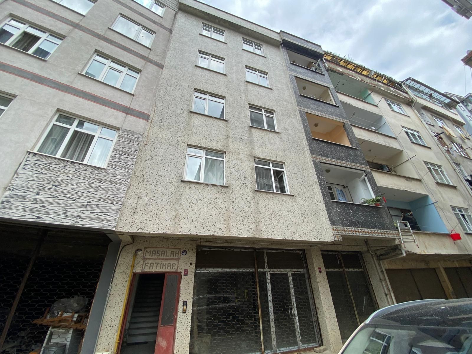 Hızır Gündoğdu'dan Of Merkez'de 5daire 1dükkan Satılık Bina !!!