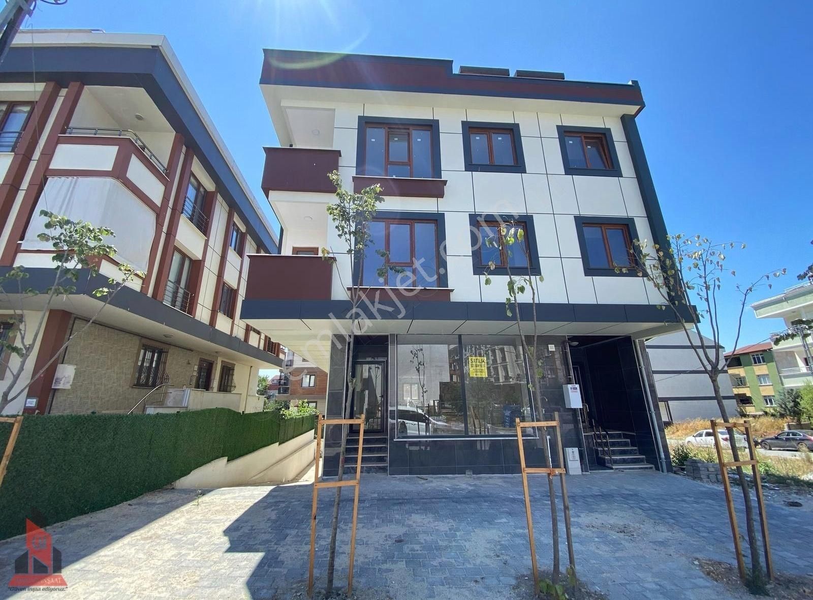 Bolluca'da Cadde Üzeri 3+1 Dubleks Ferah Daire