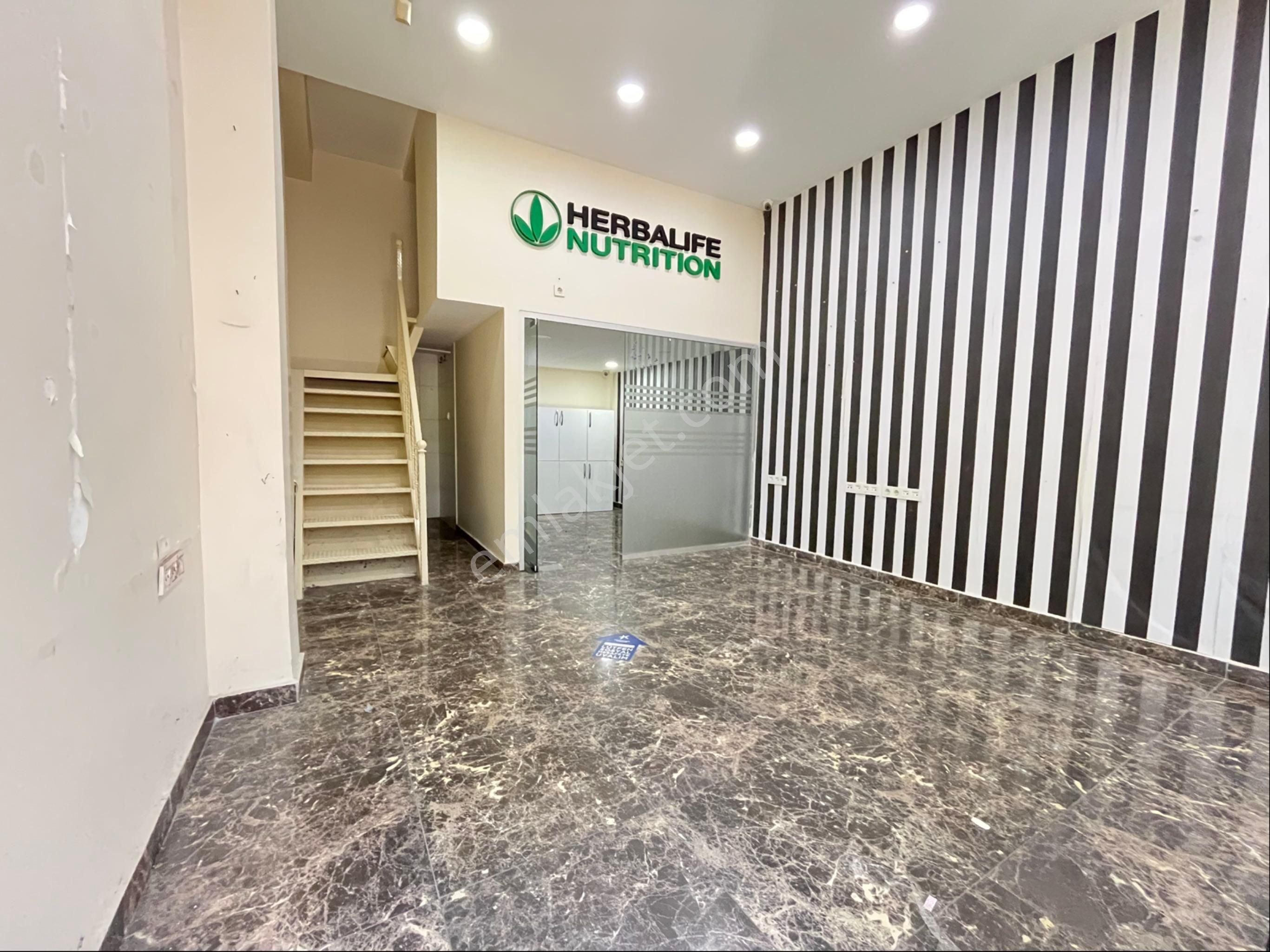 İmren Gayrimenkulden Kiralık Sefaköy Merkezde Özel Yapım Dükkan
