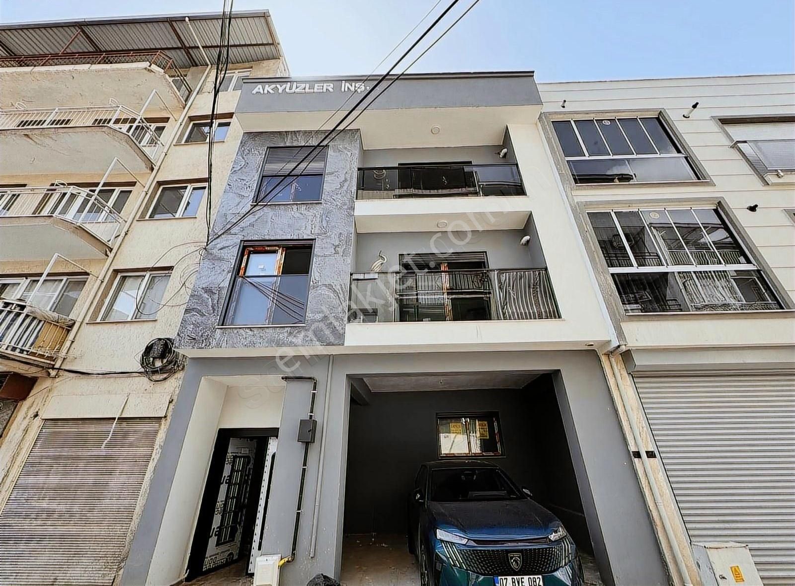 Real Center\\tıp Fakultesi-forum Bornova Yakını Sıfır 2+1 Daire
