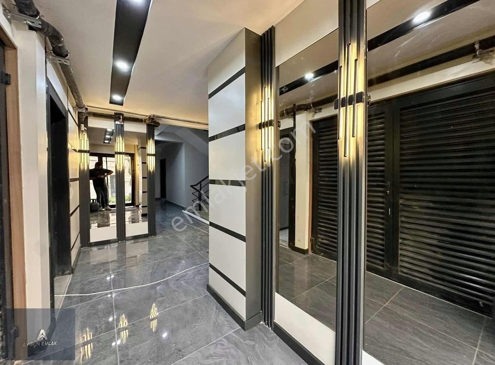 Mehmet Akifte Site İçi Katta Havuzlu Sıfır 1+1 Daire