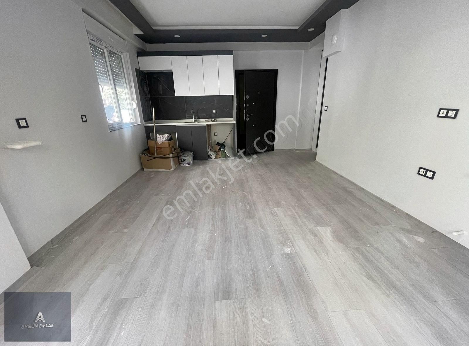 Erenköy De 1+1 Satılık Yüksek Giriş