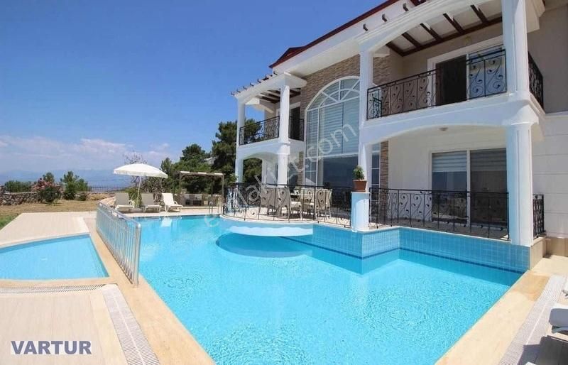 Fethiye Ovacıkta Bölgenin En Büyük Arsasına Sahip Villalardan