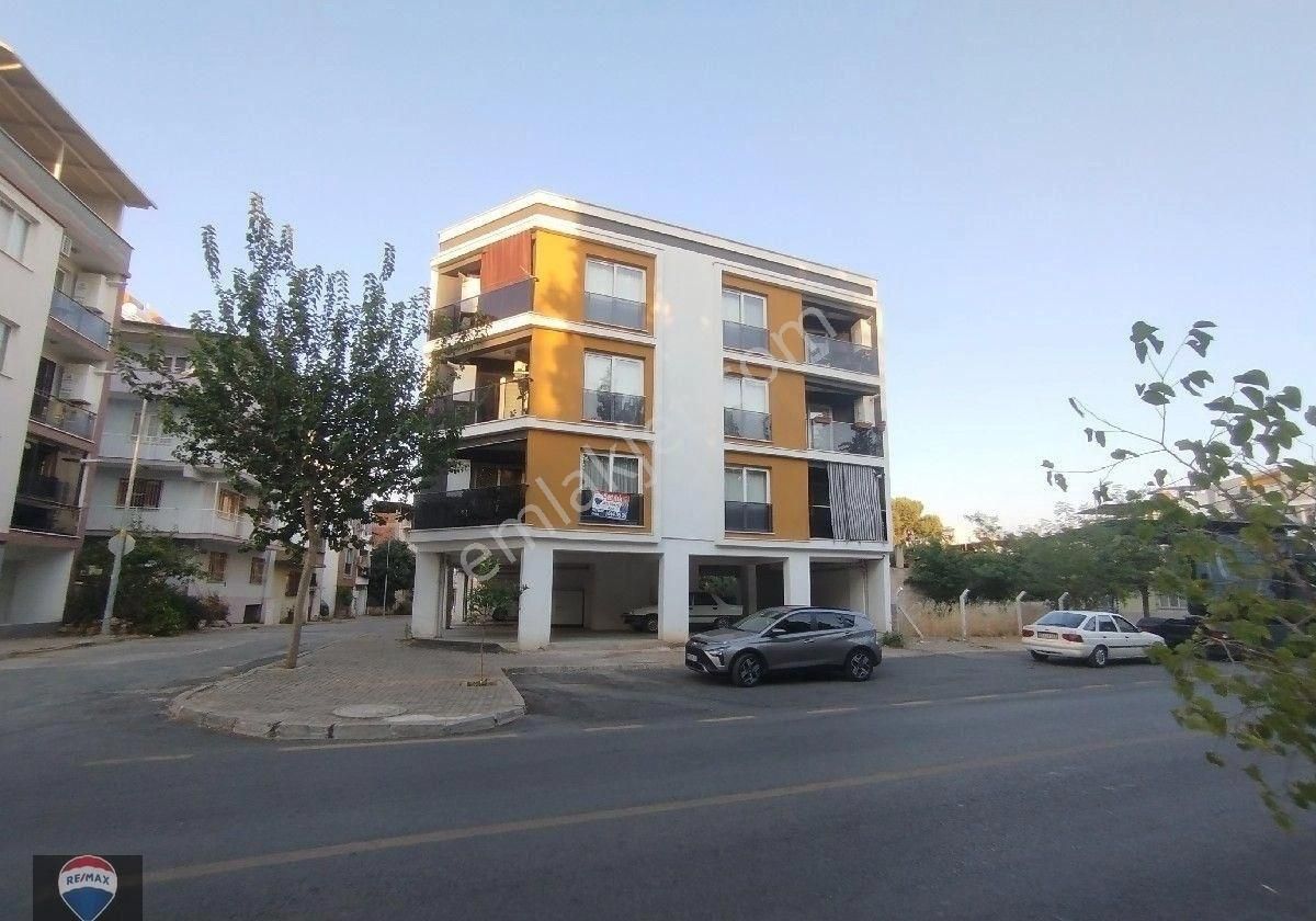 Aydın Efeler İstiklal Mahallesinde Satılık Ayrı Mutfaklı 2+1 Daire