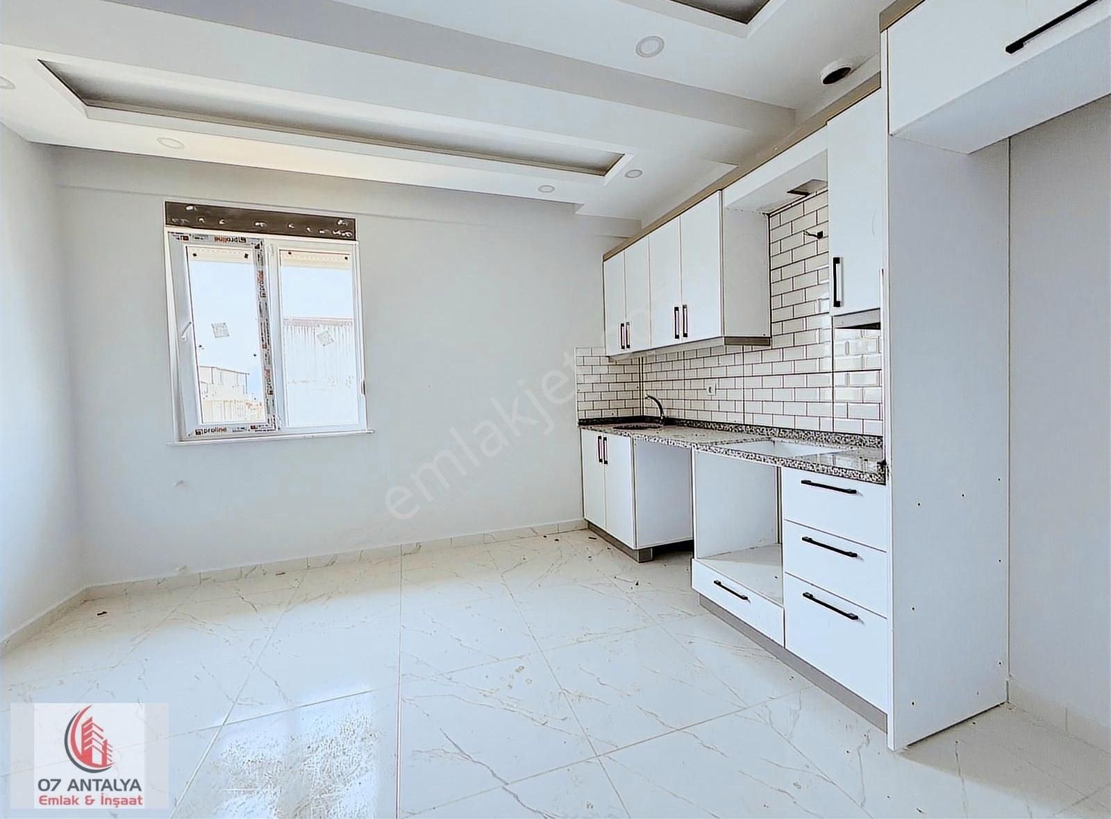 Erenköyde Kanal Yakını Asansörlü 190m2 3+1 Dublex