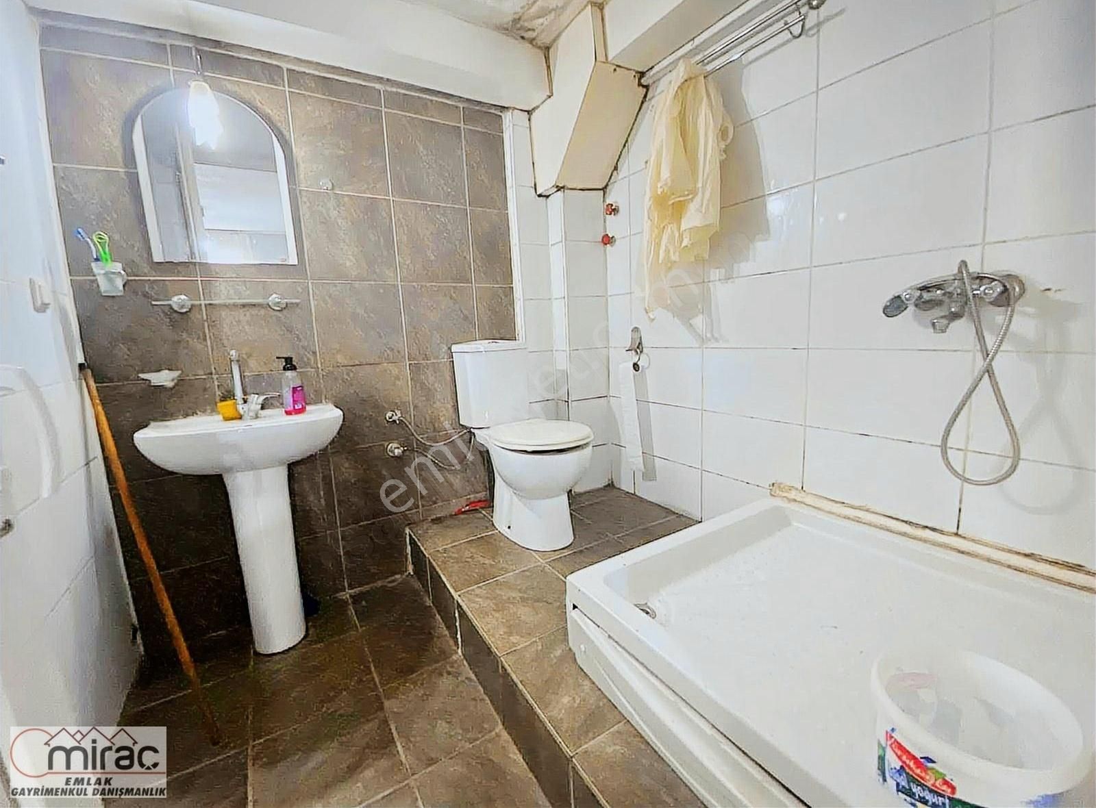 Şelale Mahallesinde 1+1 Zemin Kat Eşyalı Daire