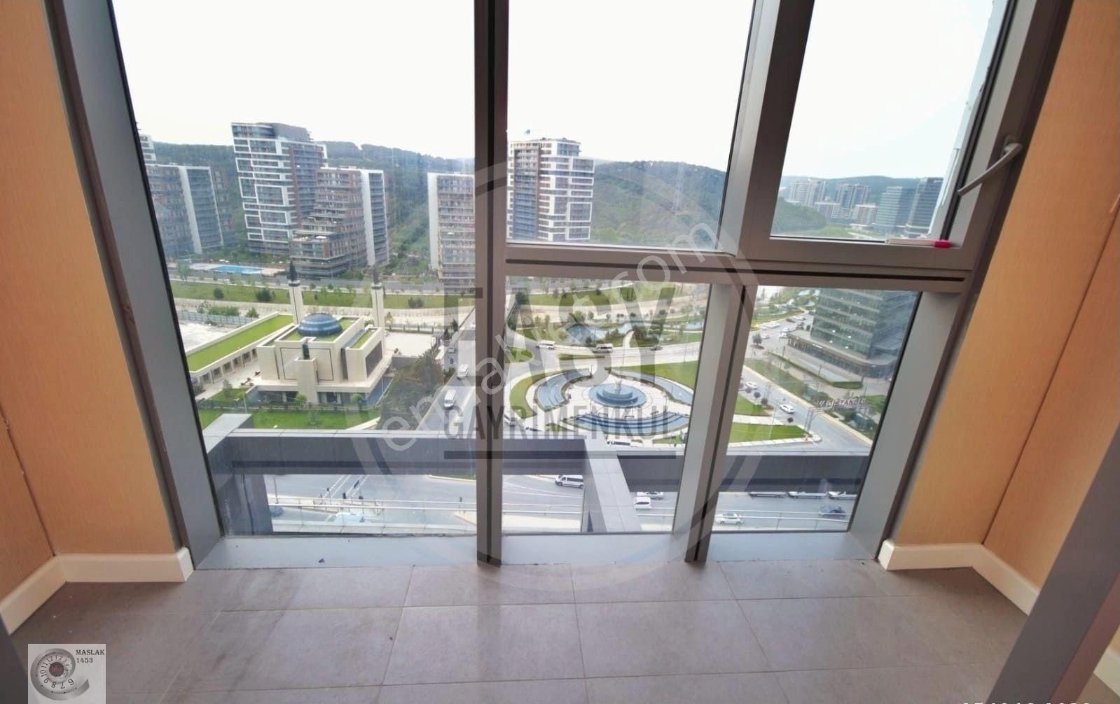 Skyland İstanbul Sitesinde Satılık 1+1 Boş Yüksek Kat Daire
