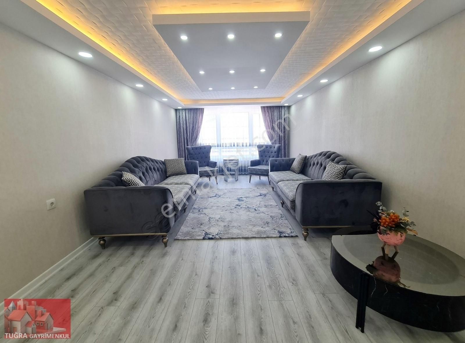 Etimesgut Merkezde Cadde Üzeri Park Manzaralı Yapılı 4+1 Teras