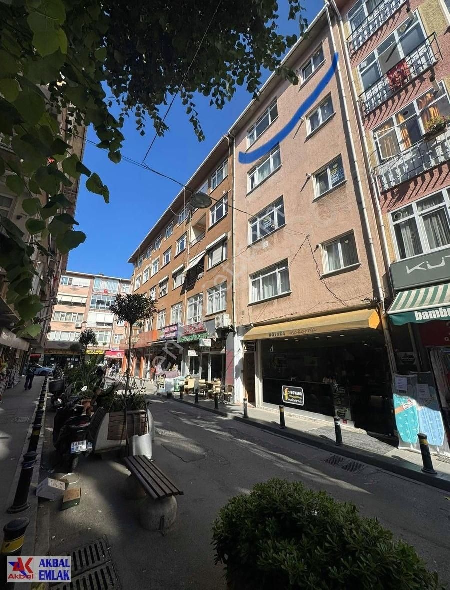 Akbal Gayrimenkul' Kiralık 2+1 4.kat Çarşı İçnde Bekara Uygun