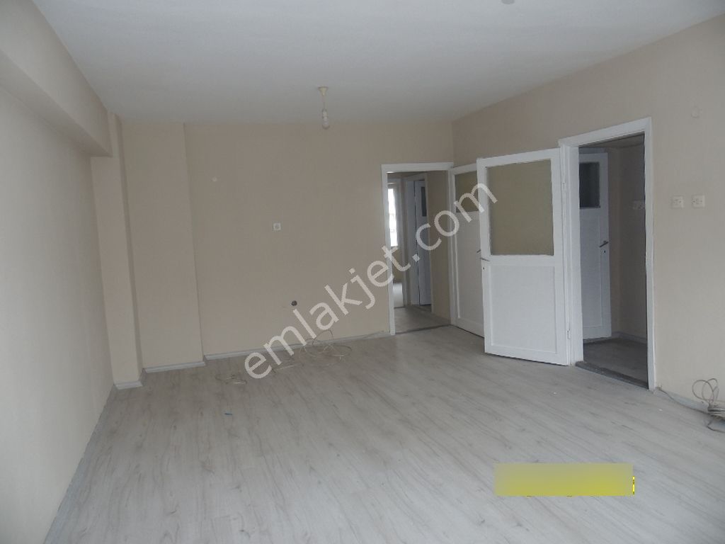 Bornova Özkanlarda Cadde Üzerinde 2+1 Arakat Kiralık - Görsel 20