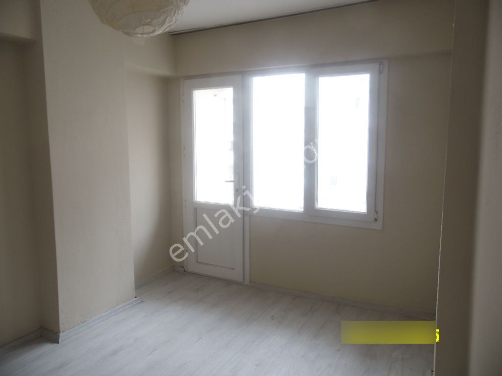 Bornova Özkanlarda Cadde Üzerinde 2+1 Arakat Kiralık - Görsel 21
