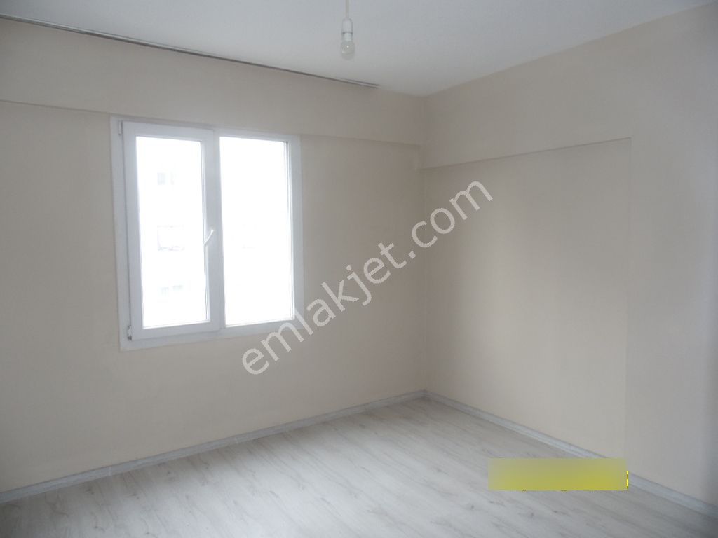 Bornova Özkanlarda Cadde Üzerinde 2+1 Arakat Kiralık - Görsel 24