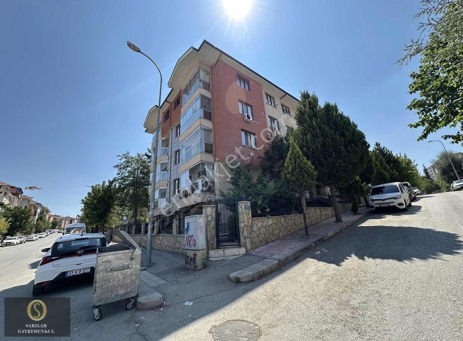 Sarılar Gm'den Göztepe'de Cadde Üzeri 2+1 Arakat Kiralık Daire