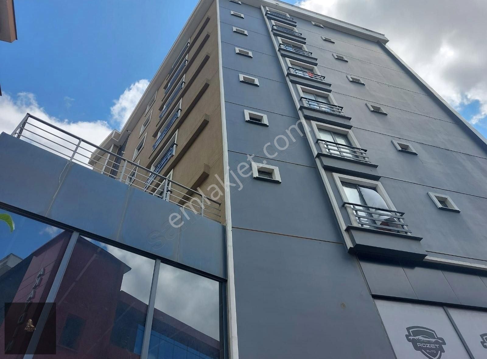 Çekmeköy Güngören Mh Gezer Plaza Da 1+1 Daire 25000
