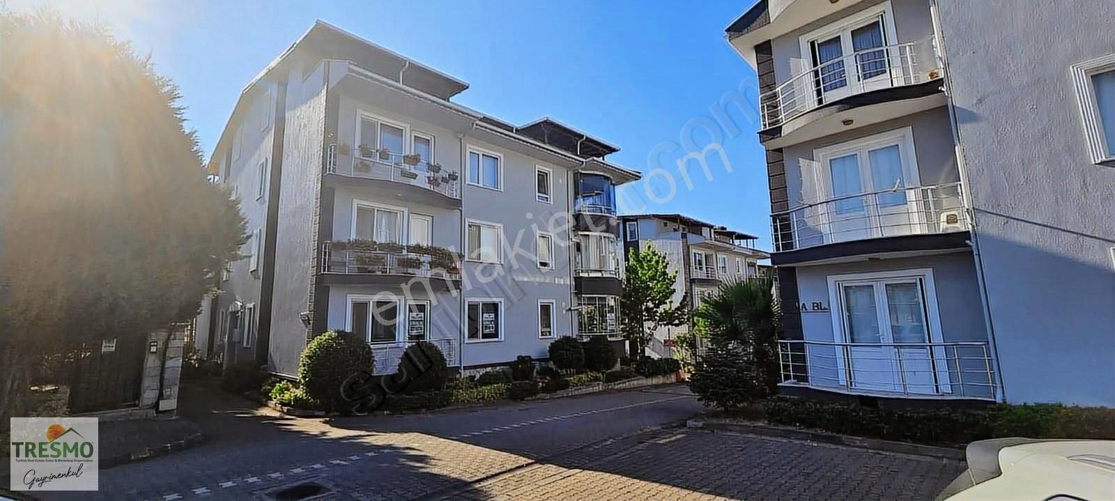Havuzlu Ve Güvenlikli Site İçerisinde 140 M2 3+1 Daire...