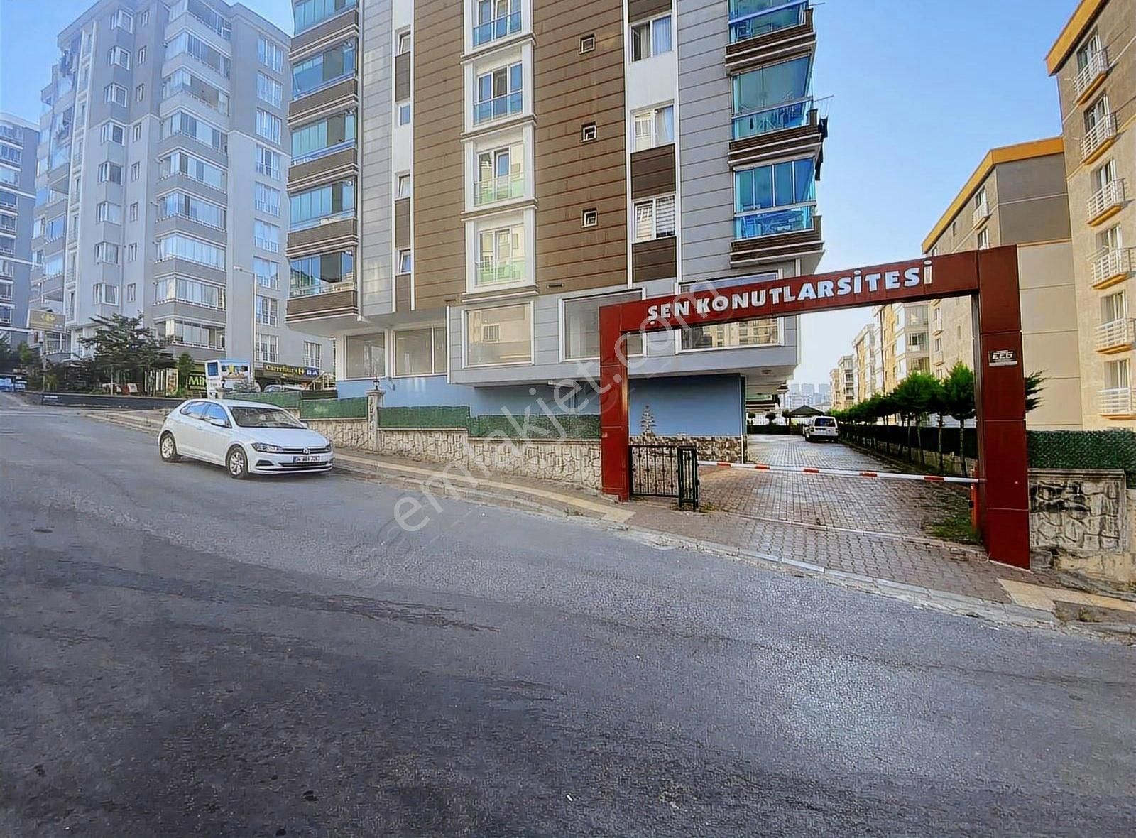 +1yatırım Nurullah Akbaş'dan Satılık 3+1 Atakent Site İçerisinde