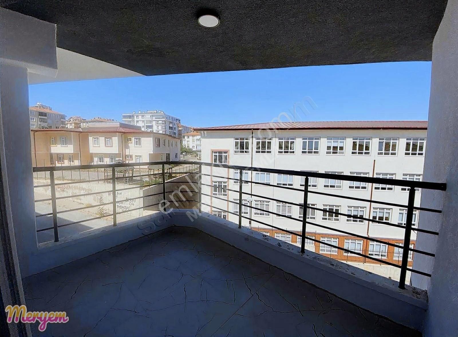 Battalgazide Okul Yanı 3+1 En Üst Kat Satılık Daire