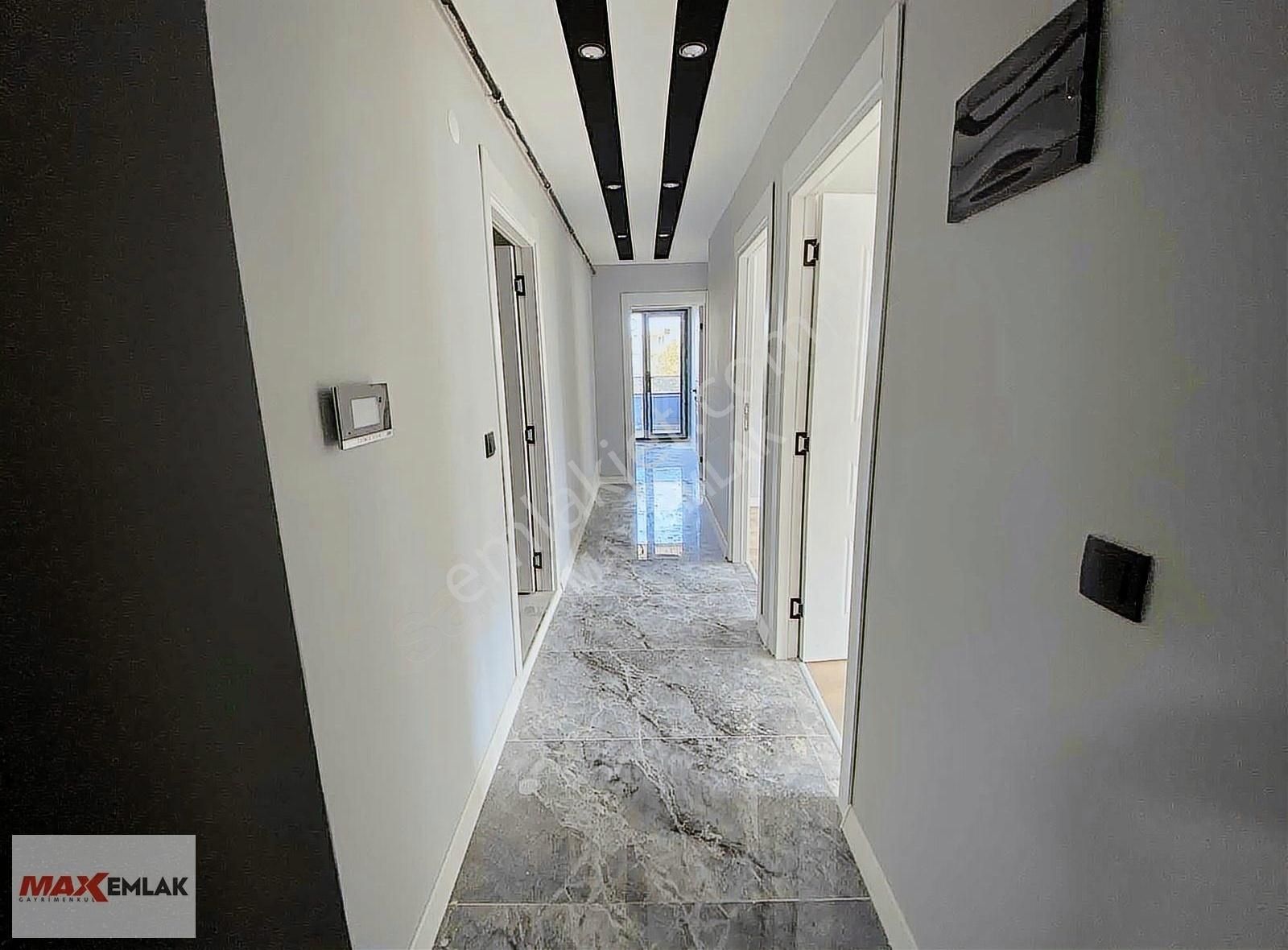 Atatürk Cd. Üzeri Cevizli Fırın Yanı Krediye Uygun 2+1