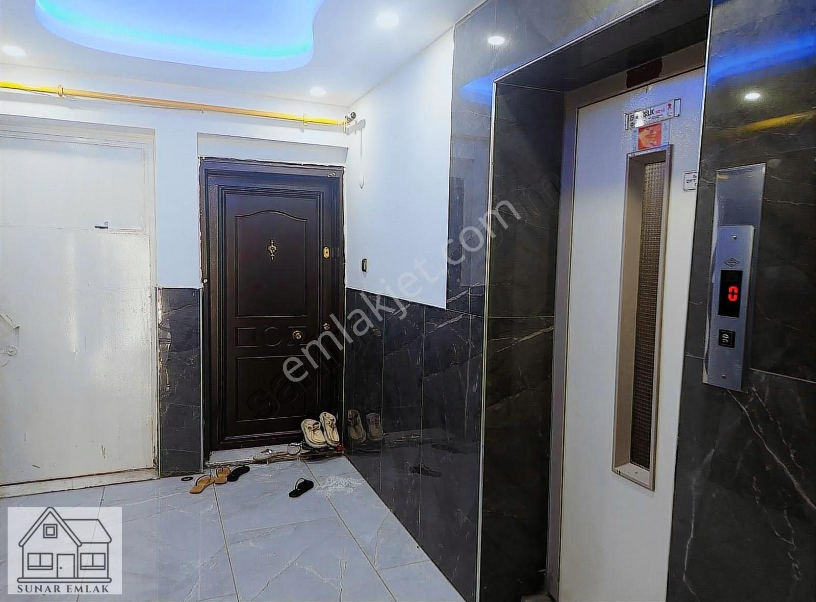 Sunar'dan Bayraklı Onur Mah.nikah Salonu Yanında Giriş Kat Daire