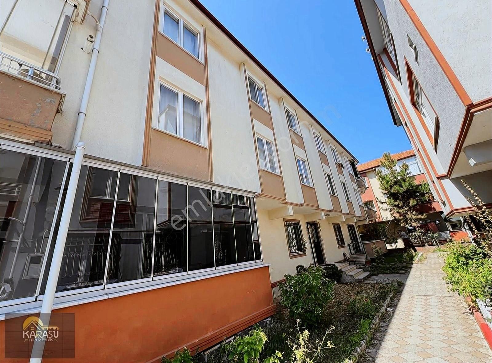 Karasu Aziziye Mahallesinde Geniş M2li 2+1 Eşyalı Daire