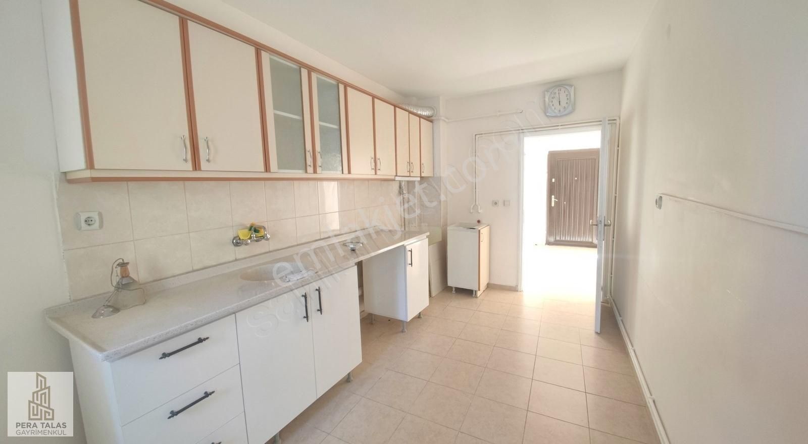 Esentepede Kiralık 3+1 Tertemiz Geniş Ferah Daire
