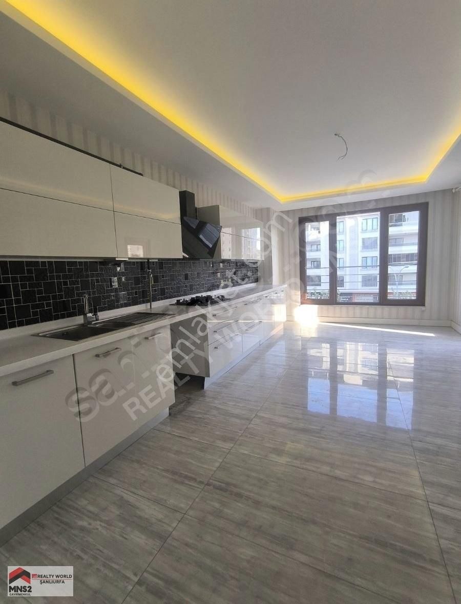 Realty World Mns2 Ahmet'ten Havuzlu Sitede Satılık 4+1