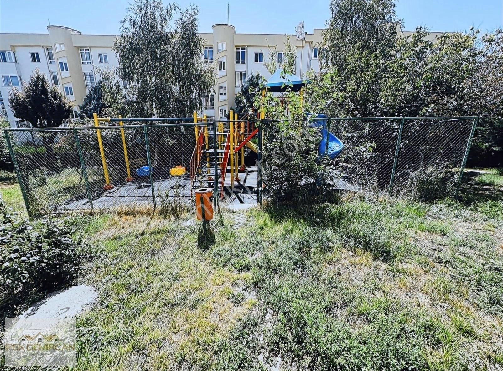 Satılık 3+1 Ferah Yapılı Daire İpek Demircan Gayrimenkul