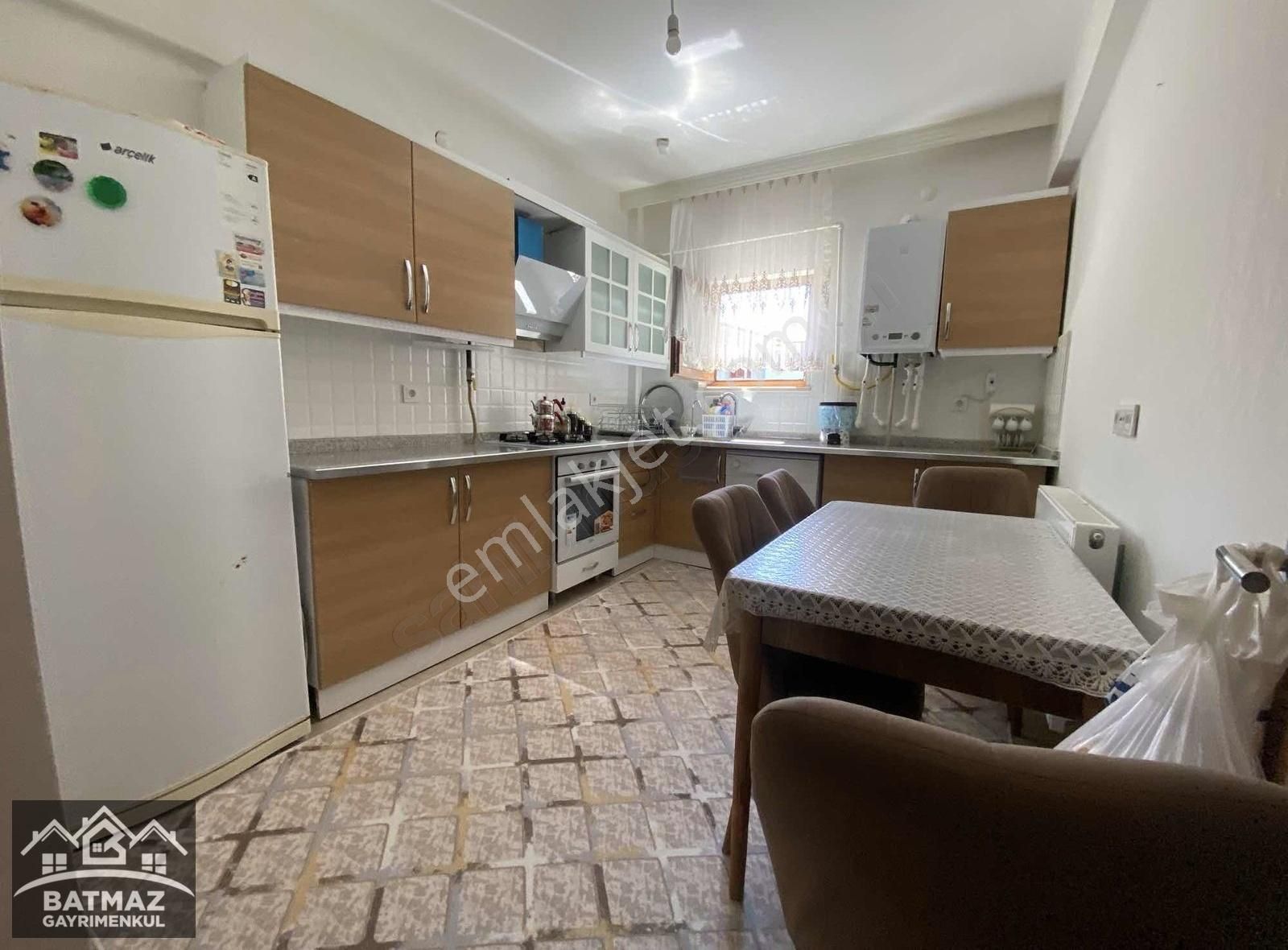 Batmaz'dan Beykent Renkli Evlerde Satılık 2+1 Arakat Daire