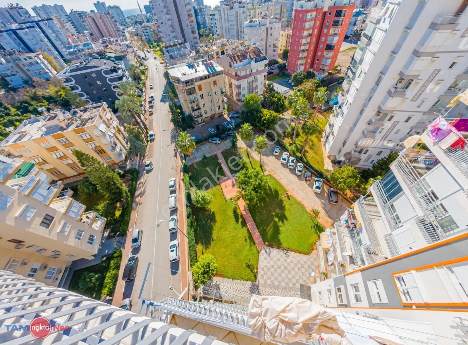 Yeşilbahçe'de 3+1 Deniz Manzaralı Ara Kat Daire