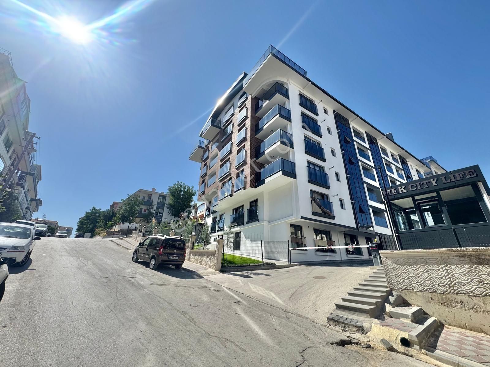 North West Gym'den 2 Bloklu Güvenlikli Sitede Satılık 2+1 Daire