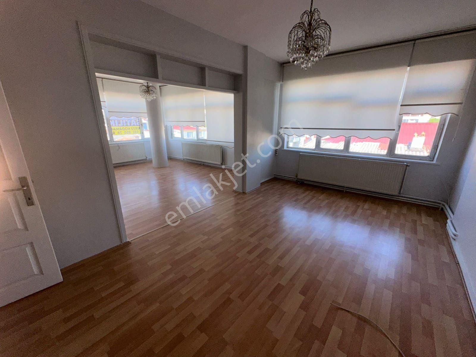 Avantaj Gayrimenkulden Satılık Daire Merkezi Konumda 2+1 Asansörlü Doğalgaz Kombili